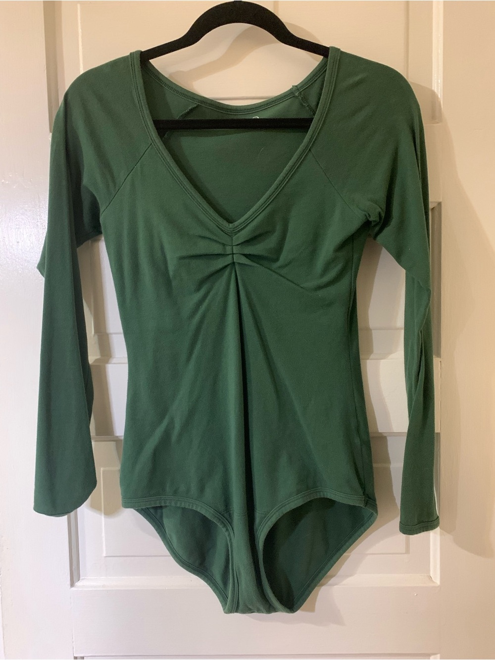 ARQ Deep Green Long-Sleeve V-Neck Bodysuit with Front Twist